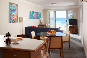 Seashells Scarborough 2 Bedroom Superior Apartment Dining Lounge
