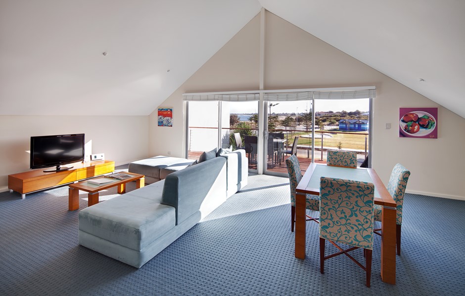 Mandurah - Two Bedroom Parkview Villa Lounge and Dining