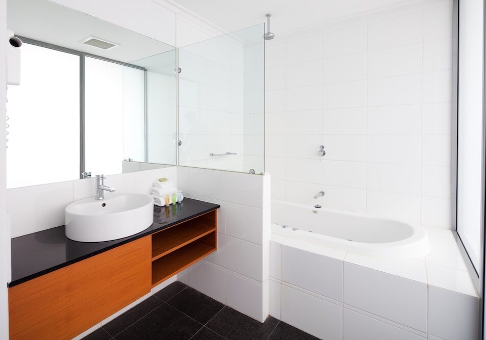 Seashells Mandurah 1-bed apartment bathroom